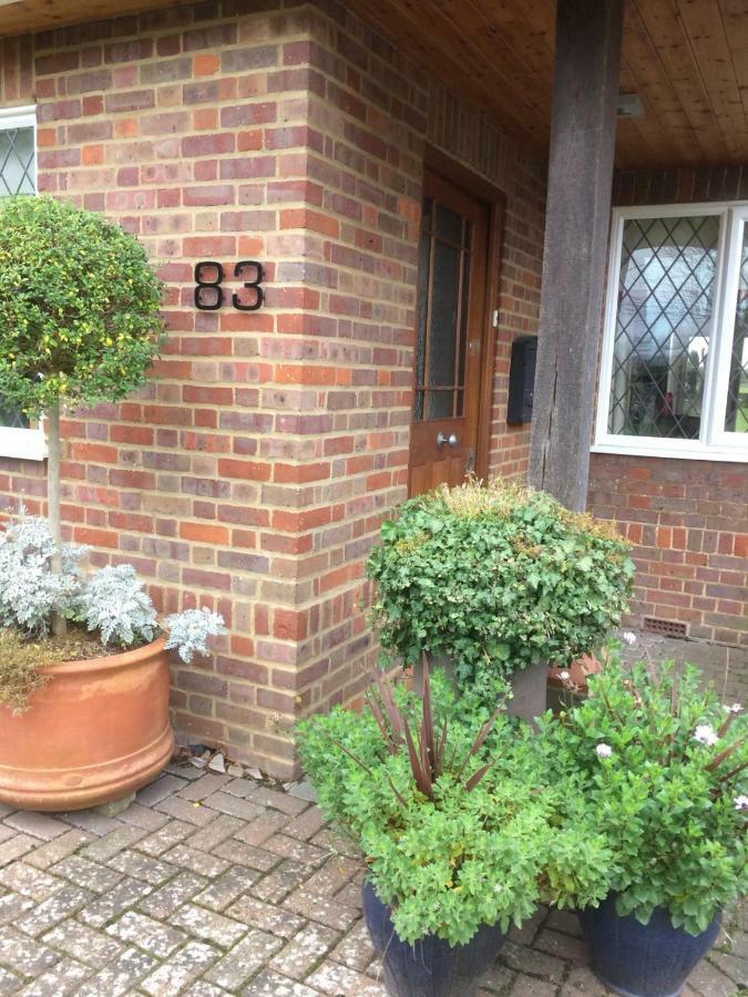 83 Hotel Aylesbury  Bagian luar foto